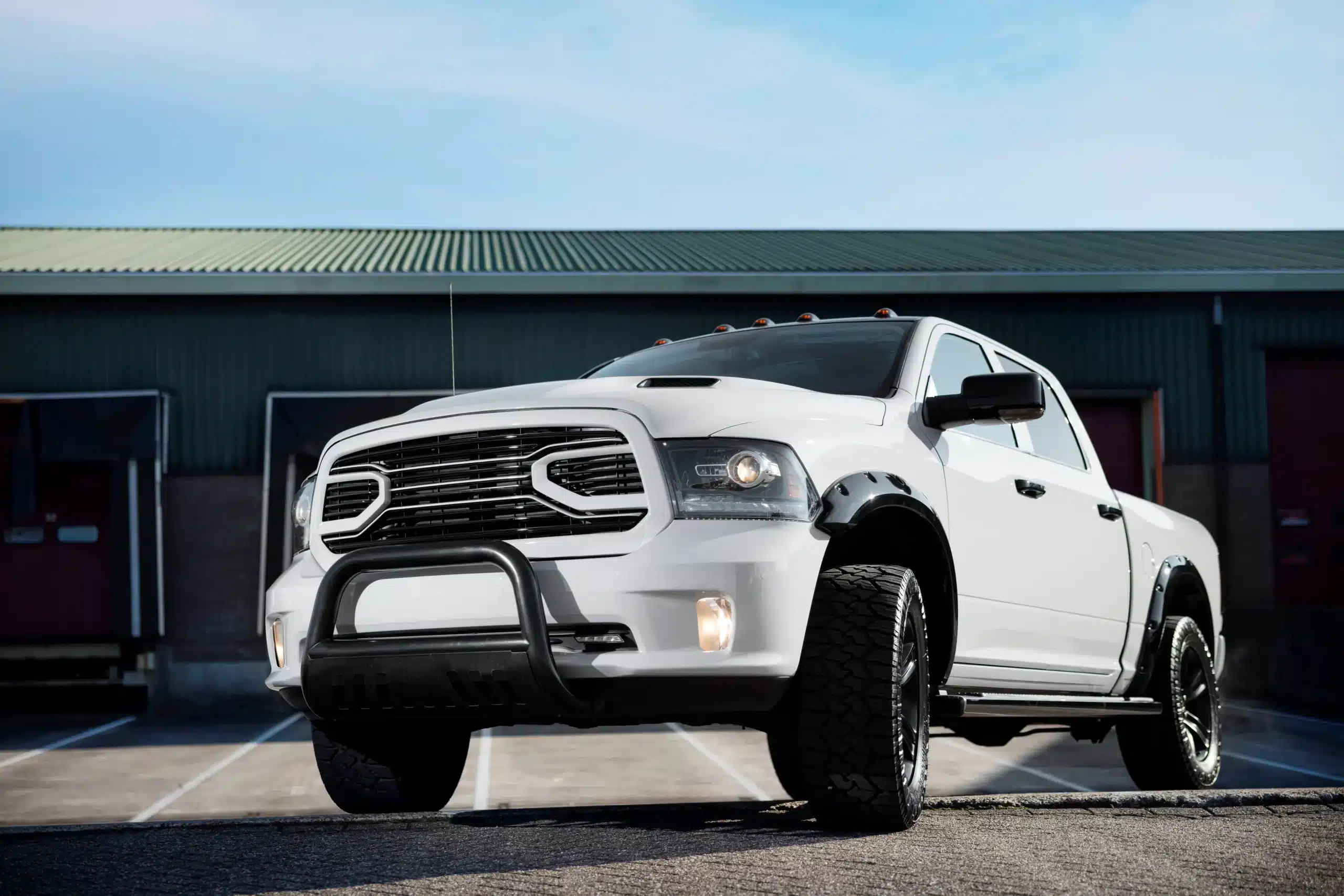 Weißer Dodge RAM Pick-up – Ankauf ab Baujahr 2012